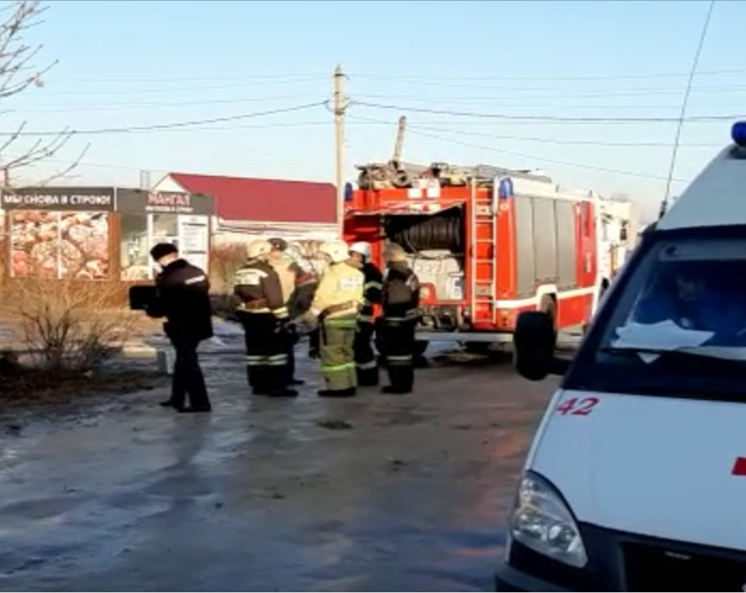 Пострадало два человека: на Колхозной в Рязани загорелся дом