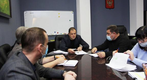 Ситуация под контролем: заместитель мэра провёл совещание по вопросу уборки улиц зимой