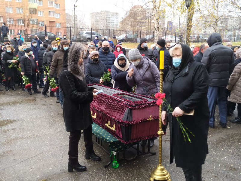 Тысяча роз под дождем:в Рязани простились с ректором РГАТУ Николаем Бышовым