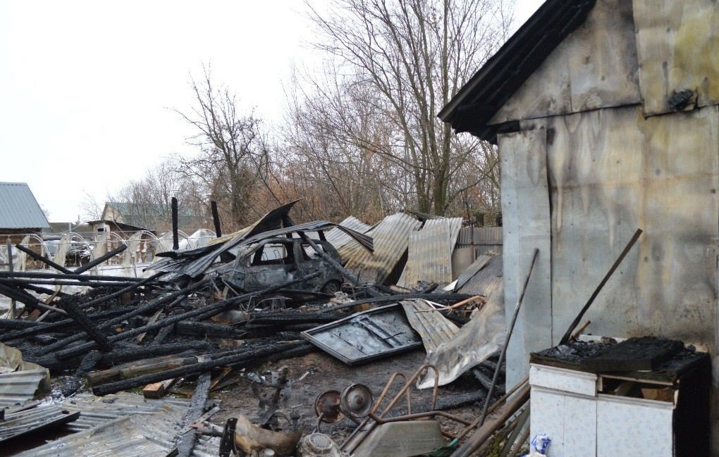 Причины пока не ясны: в Старожиловском районе загорелся дом