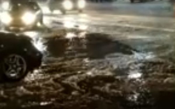 Потоп на Дзержинского: из-за аварии три улицы Рязани оставили без воды