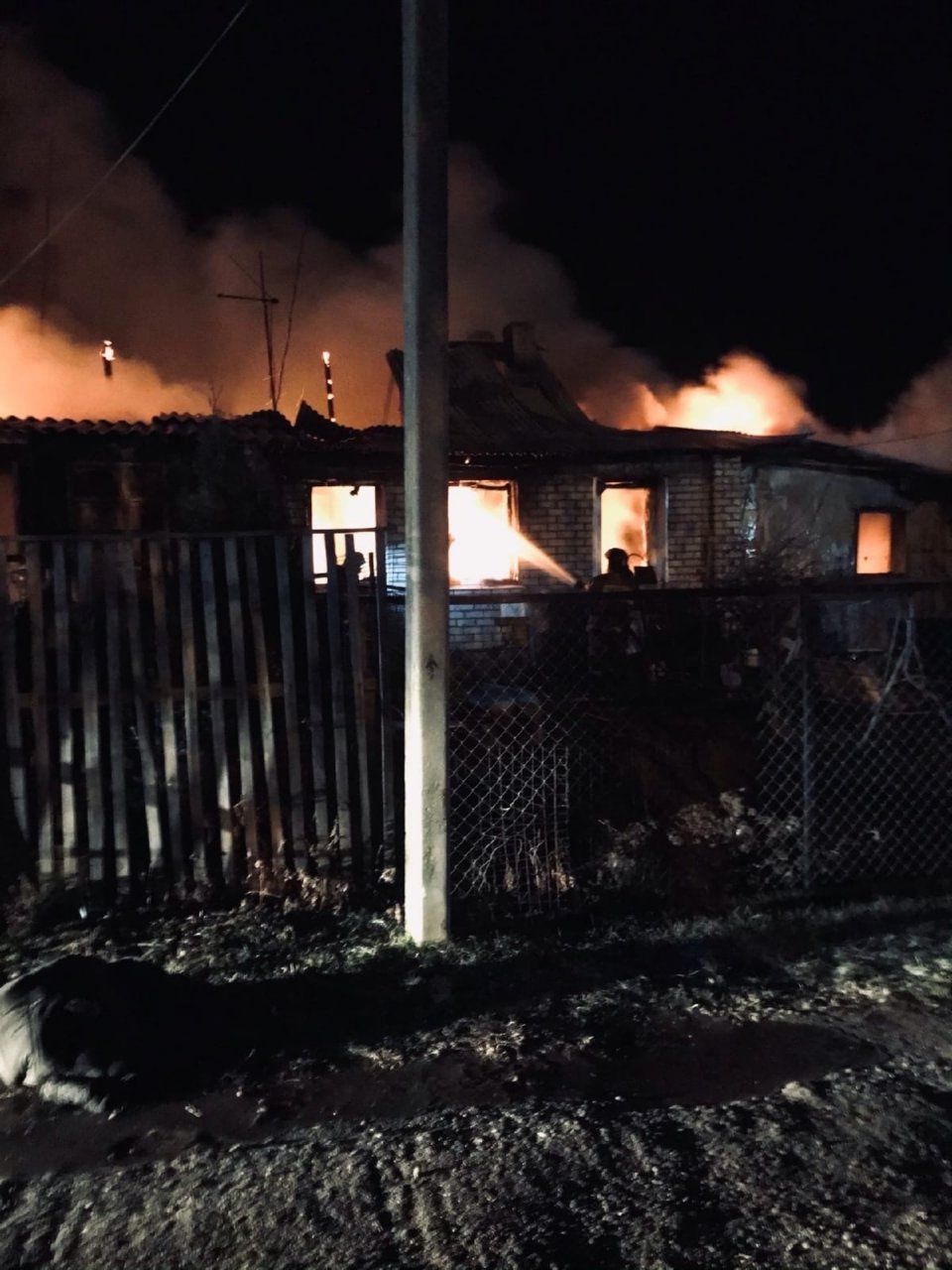 Ничего не осталось: после пожара в доме в Рязанской области пять семей остались без жилья
