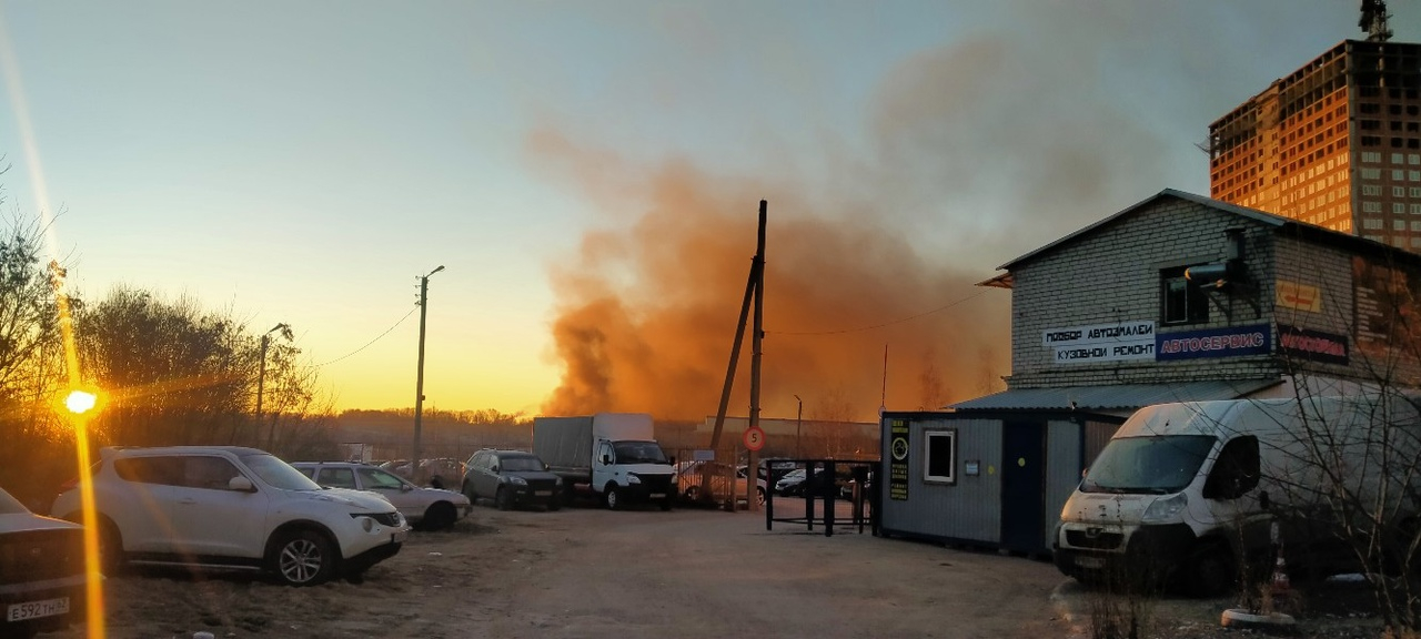 Вспыхнуло ночью: в Рязани произошёл крупный пожар на промышленном предприятии