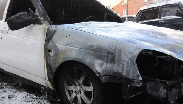 Грозит до 5 лет: трое рязанцев угнали и сожгли машину в Солотче