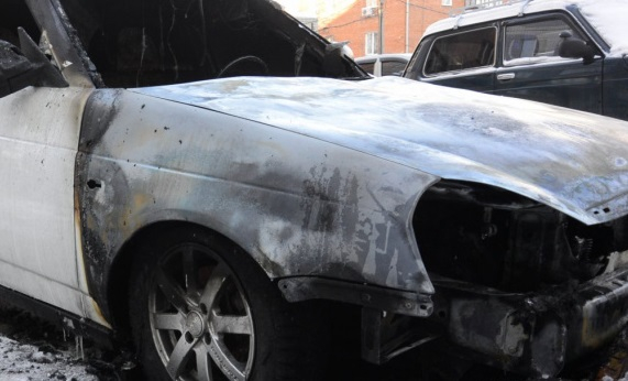 Стояли во дворах: минувшей ночью в Новомичуринске сожгли две машины