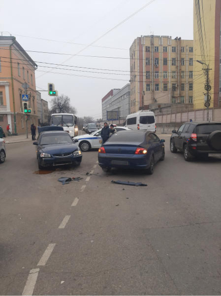 Столкнулись на перекрестке: в центре Рязани произошло ДТП