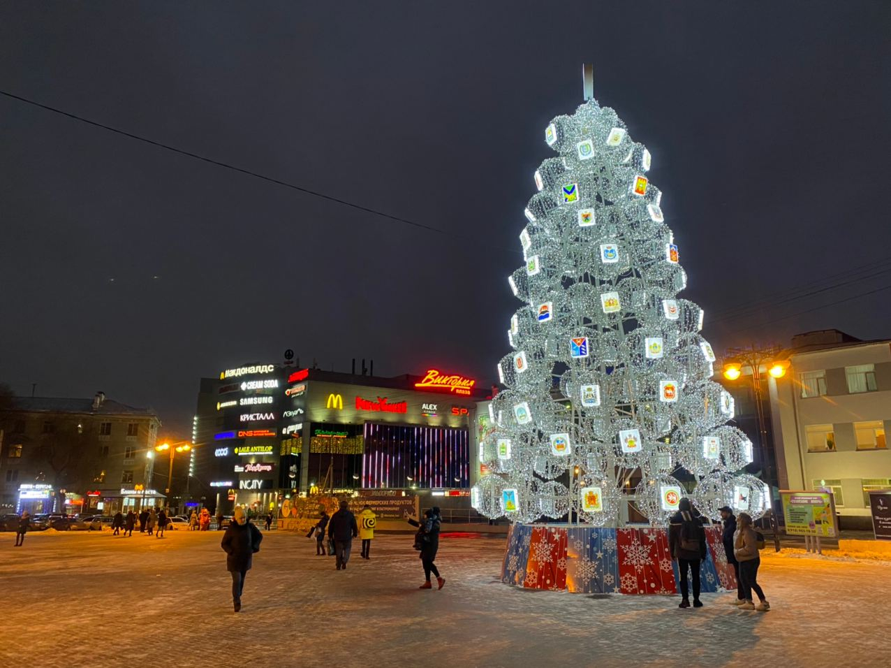 С 1 января: в России вступят в силу новые требования к установке новогодней елки