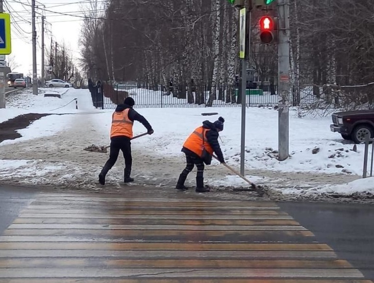 Люди без каникул: рязанские дорожники отремонтировали 4 улицы и вывезли 15 тысяч "кубов" снега