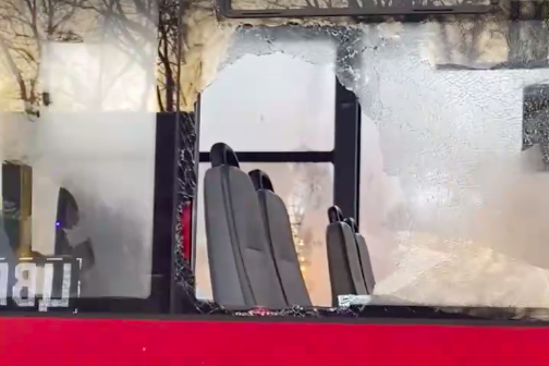 Видео: пьяный рязанец разбил окно в маршрутке