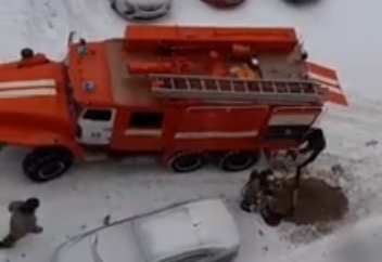 Эвакуировали 30 человек: в Рыбном загорелся десятиэтажный дом