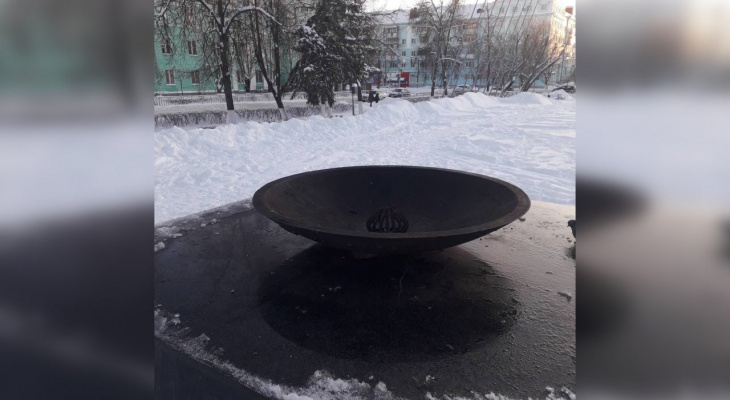 Доигрались: в Нижнем Новгороде подростки забросали снегом Вечный огонь
