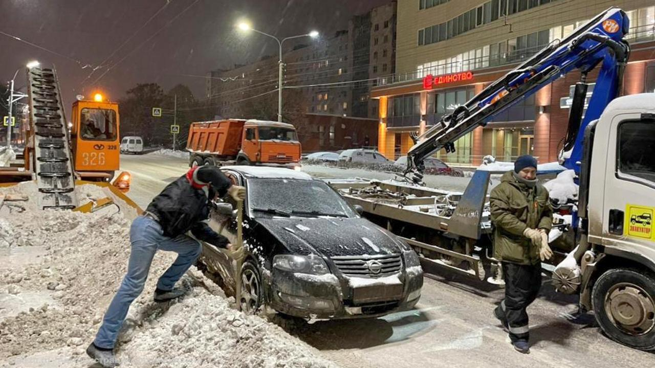 Не паркуйтесь у дороги: в Рязани эвакуируют машины, мешающие уборке снега