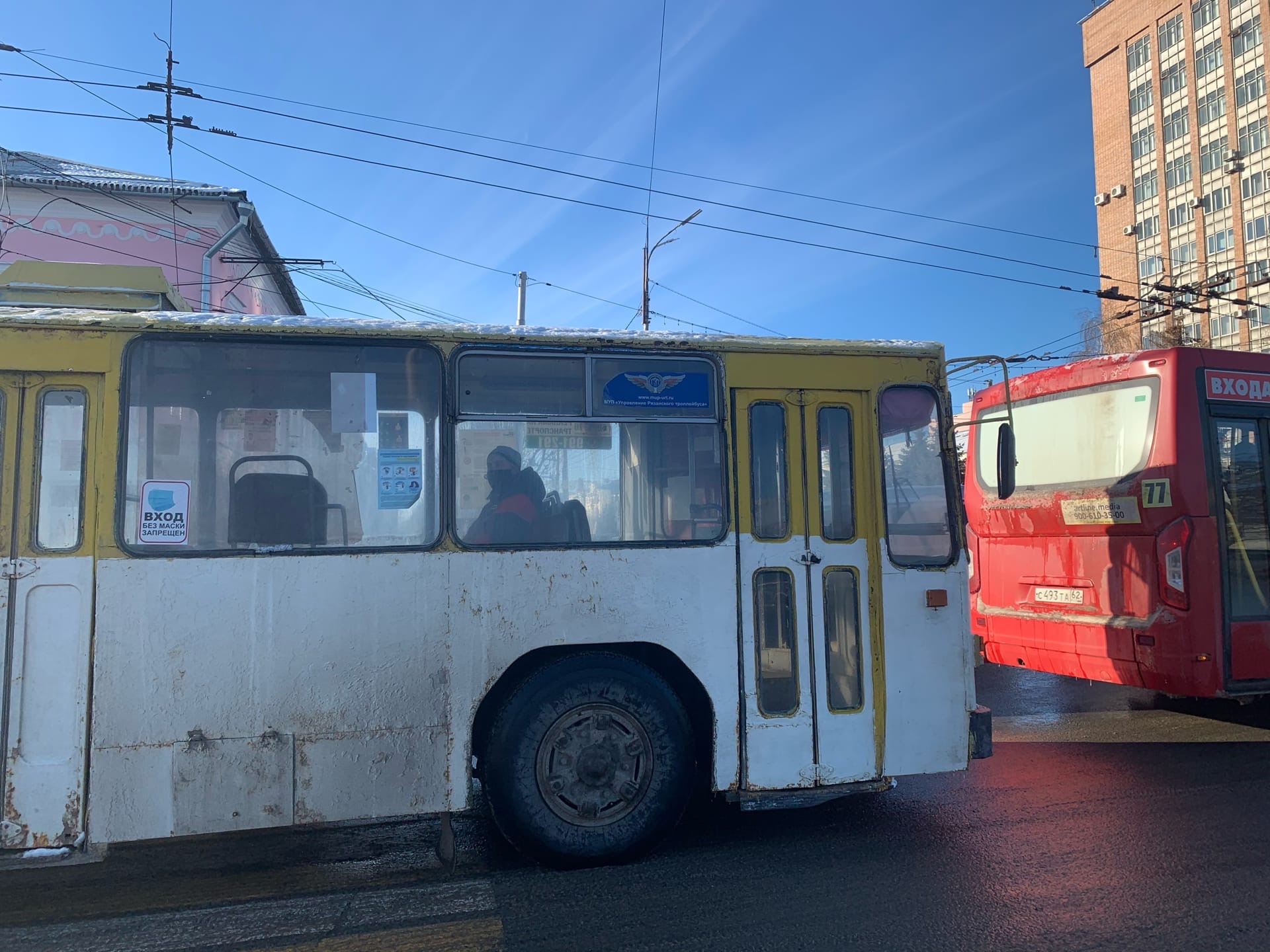 Антиобщественный транспорт: мэрия проверит историю с водителем автобуса, который вытолкнул девочку