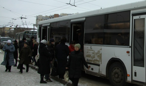 Спустя две недели: мэрия согласилась увеличить число автобусов №17