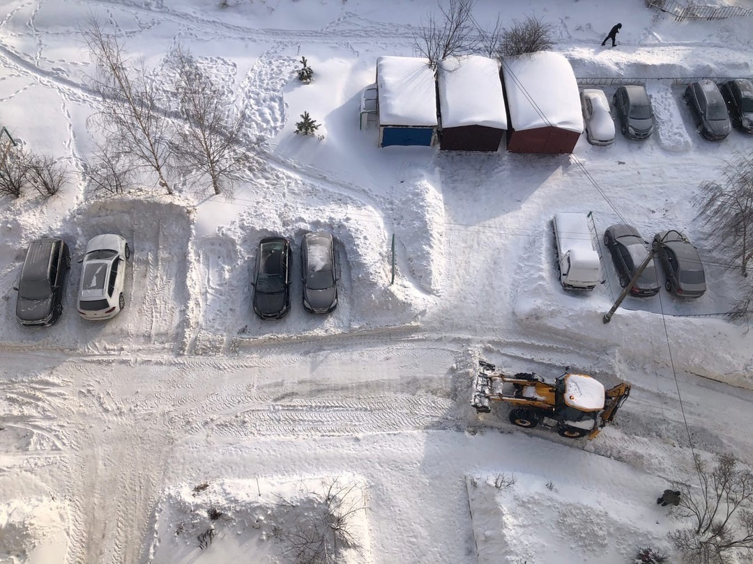 “Весной сугробы и сами растают, правда?”: Илья Варламов раскритиковал уборку снега в Рязани