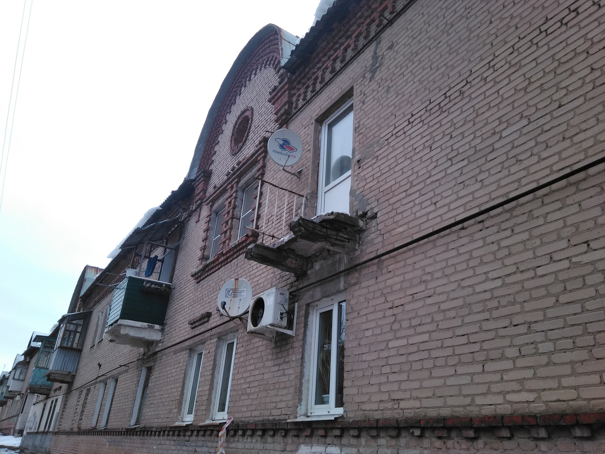 Никто не пострадал: у дома на Полетаева в Рязани рухнул балкон