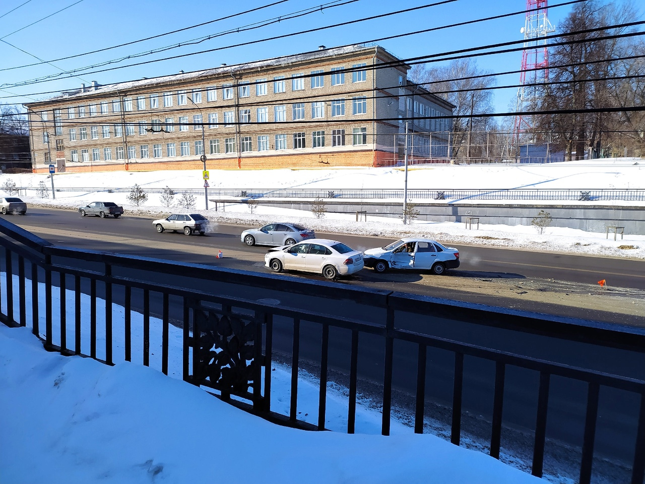 Судьба свела: на Куйбышевском шоссе столкнулись две легковушки