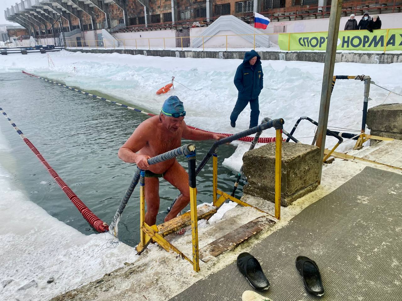 Сейчас вам станет холодно: в Рязани люди утроили заплыв в ледяной воде