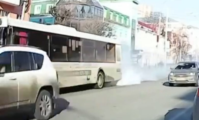 Соцсети: в центре Рязани задымился автобус, подаренный Москвой