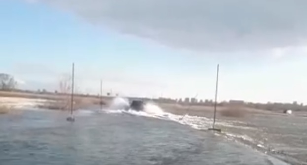 Видео: дорогу под селом Шумашь затопило
