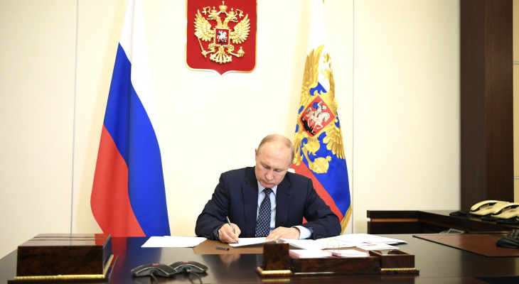 Окончательно обнулился: Путин подписал закон, дающий право снова стать президентом