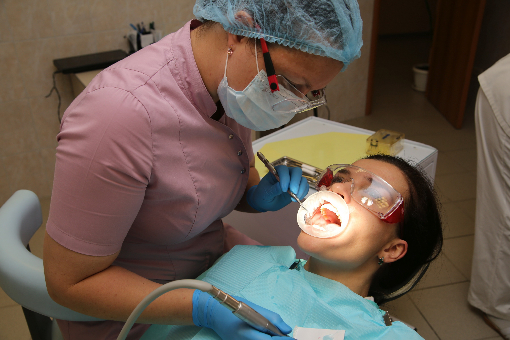 Народный доктор”: стоматолог, который сделал новый зуб за 30 минут