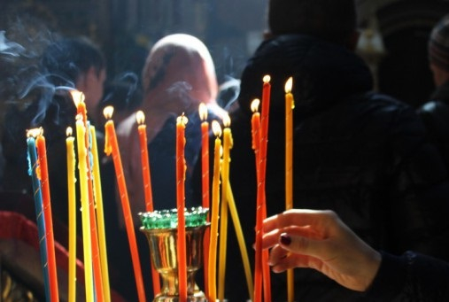 Пасха: Благодатный огонь из Иерусалима привезут в 20 регионов России