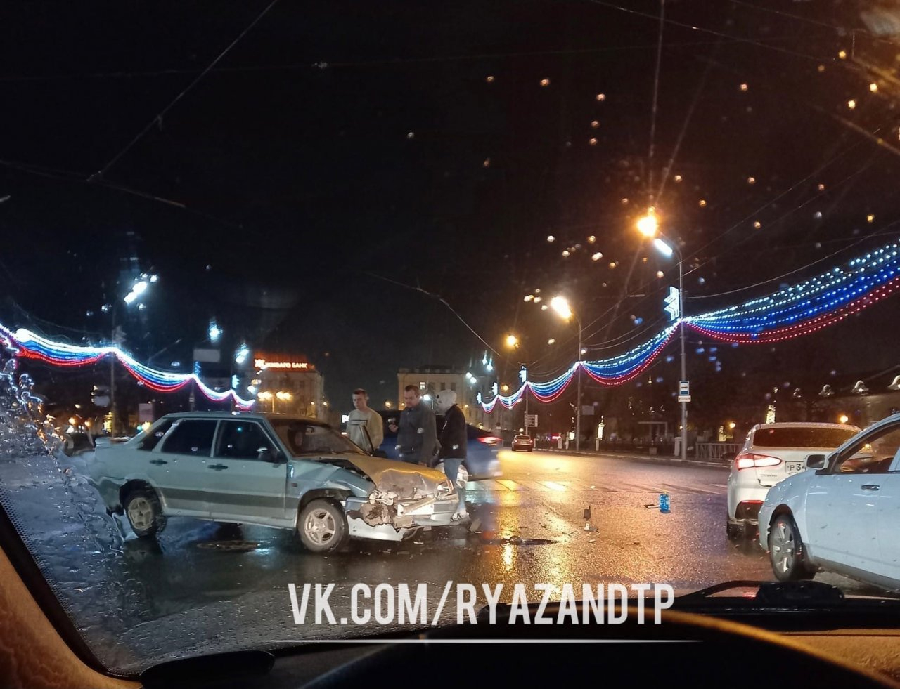 Соцсети: ночью на площади Ленина произошло ДТП