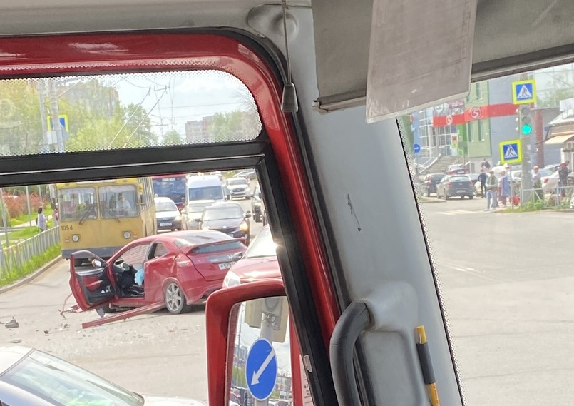 ДТП: на Московском столкнулись три машины
