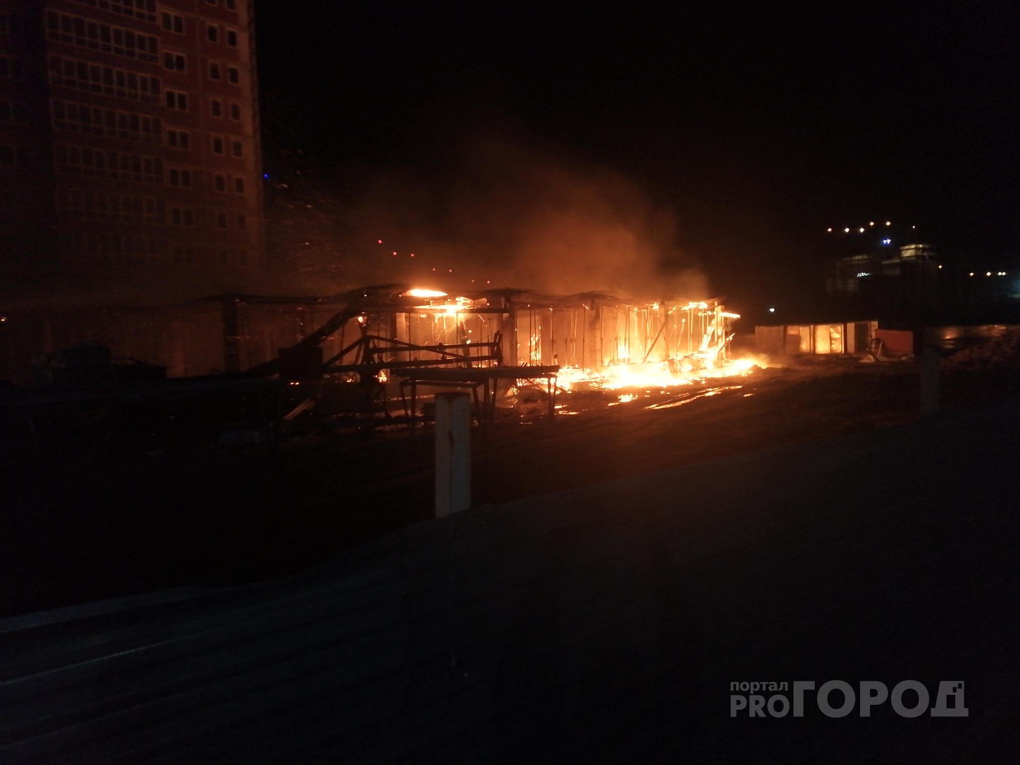 Запах гари на Московском: в ЖК «Невский» произошёл пожар. Видео