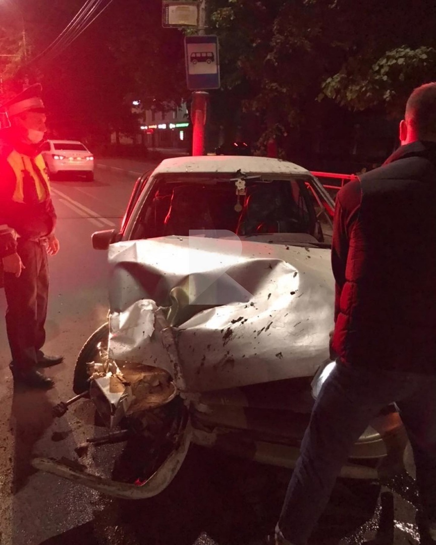 Пассажир вылетел через лобовое стекло: ночью на Куйбышевском шоссе произошло ДТП