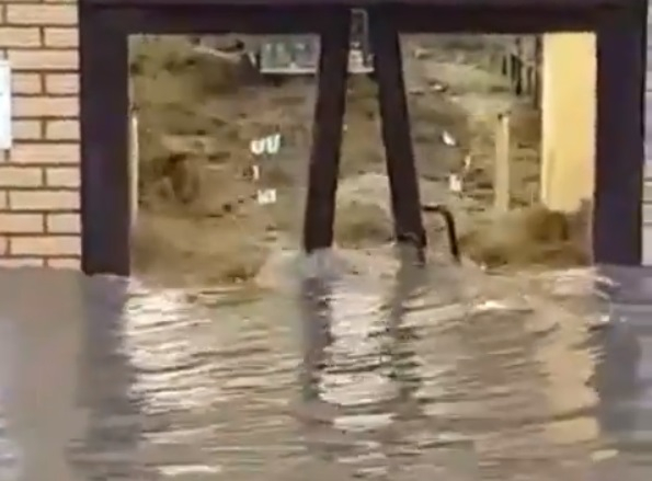 Июньский дождь: ливень затопил магазин в Рязани