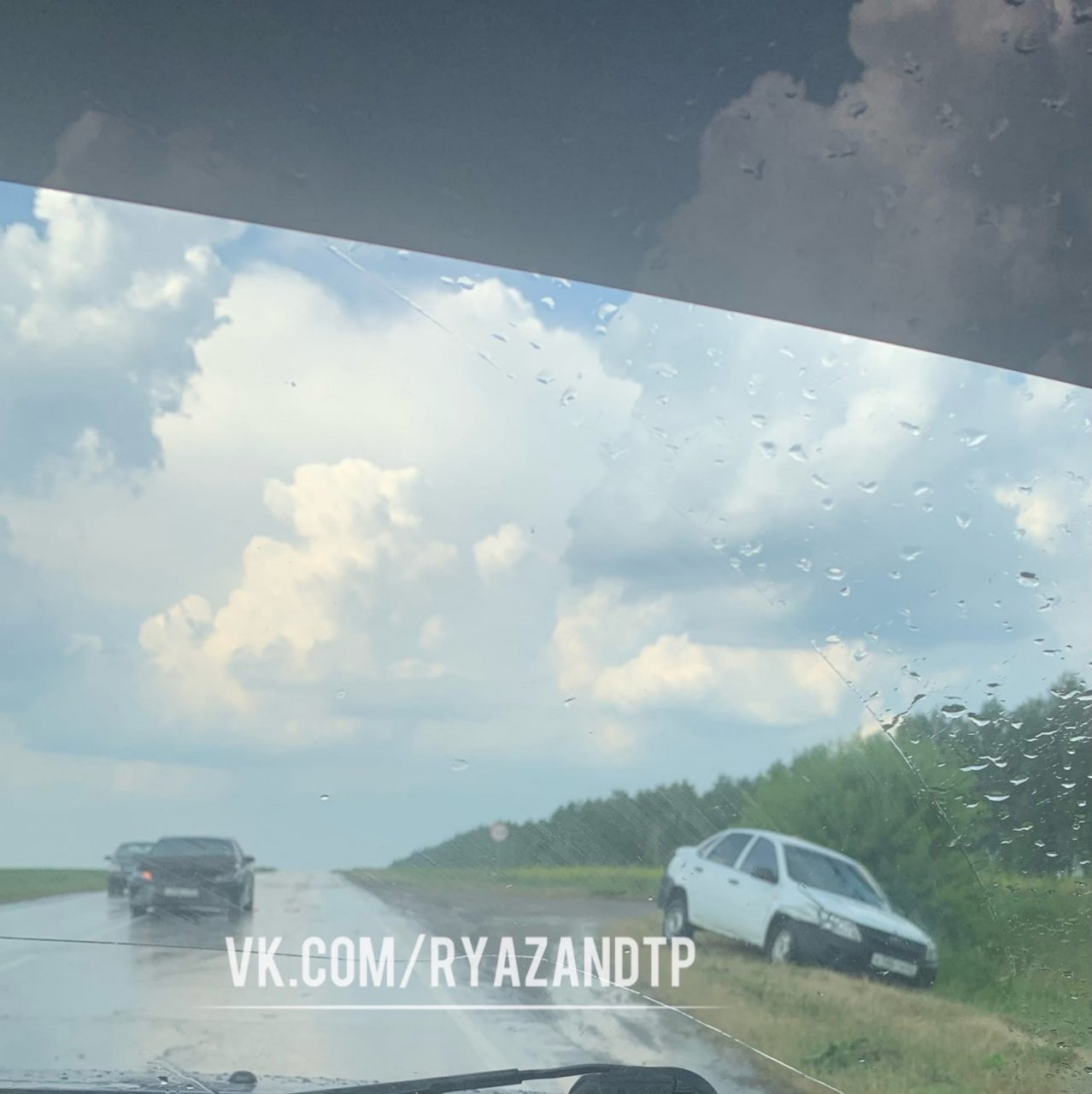 Из-за погоды: в Пронском районе столкнулись три легковушки
