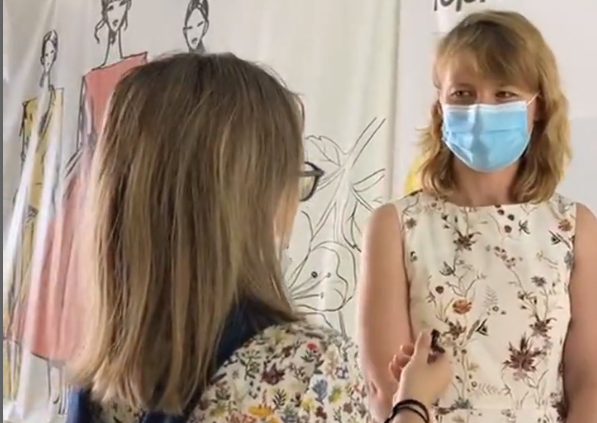 LIVE: Опрашиваем людей из очереди на вакцинацию от коронавируса