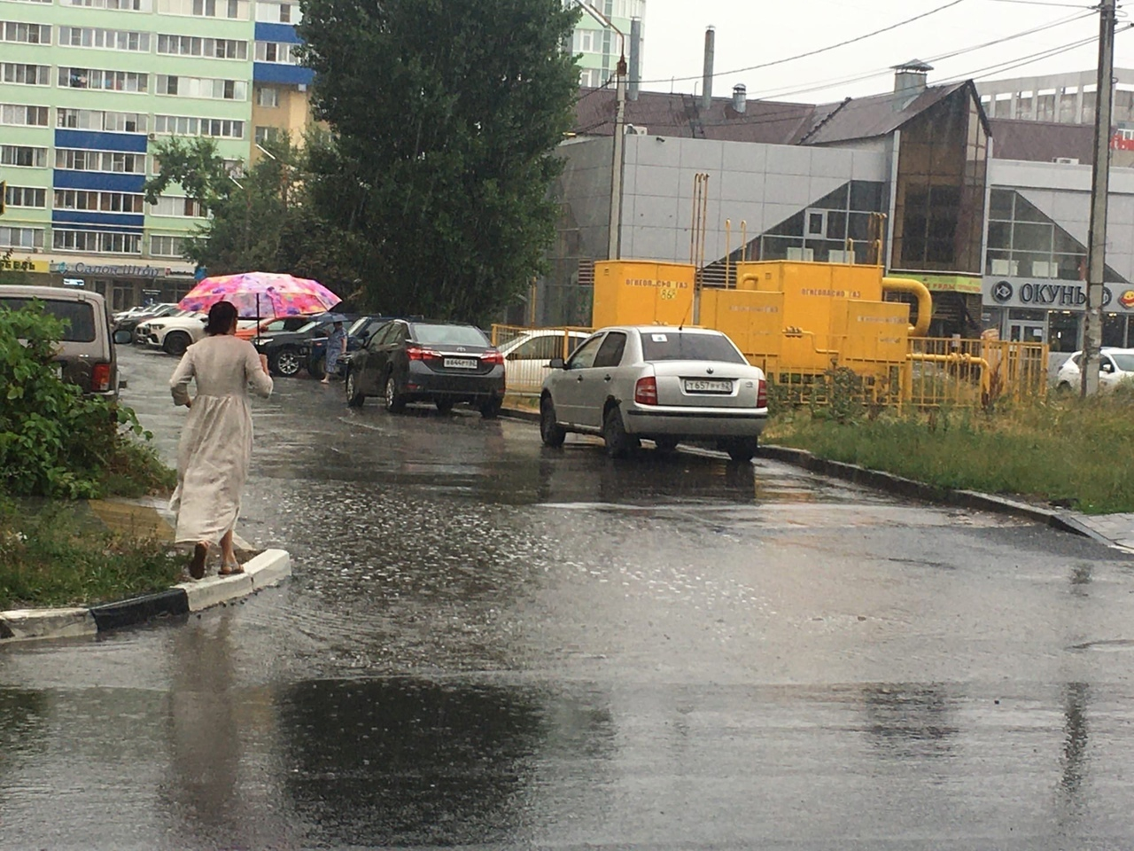 Соцсети: в Рязани после ливня затопило две улицы