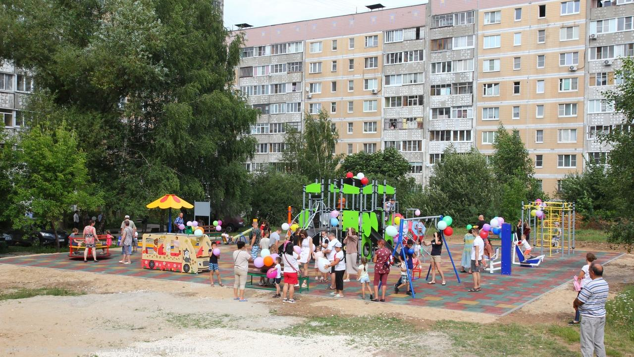 Радость для детей: на Зубковой установили новую детскую площадку