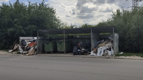 «У нас вообще следят за вывозом мусора?»: житель Канищева пожаловался на огромную свалку