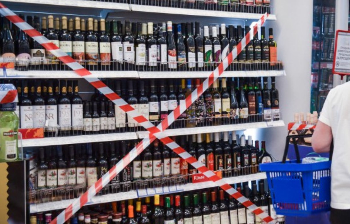 Звонили "крыше" и угрожали понятым: продавцы новомичуринского магазина 6 часов не сдавали полиции просроченное пиво