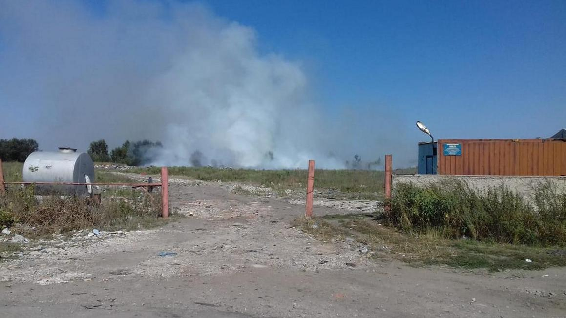 Пожарные не справляются: в Кораблинском районе третий день горит свалка