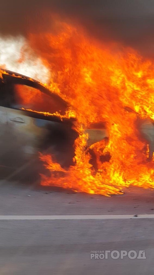Отомстил с огоньком: мужчина из мести сжег машину бывшей