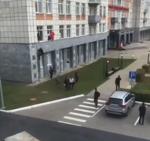 Стрельба в Пермском университете: студенты выпрыгивали из окон