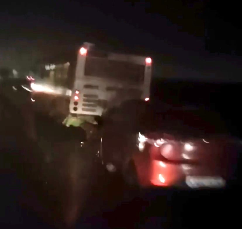 Авария на Солотчинском мосту: столкнулись легковушка и автобус