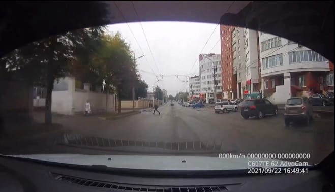 "Ребенок-торопыга": рязанский школьник выбежал прямо под колеса машины