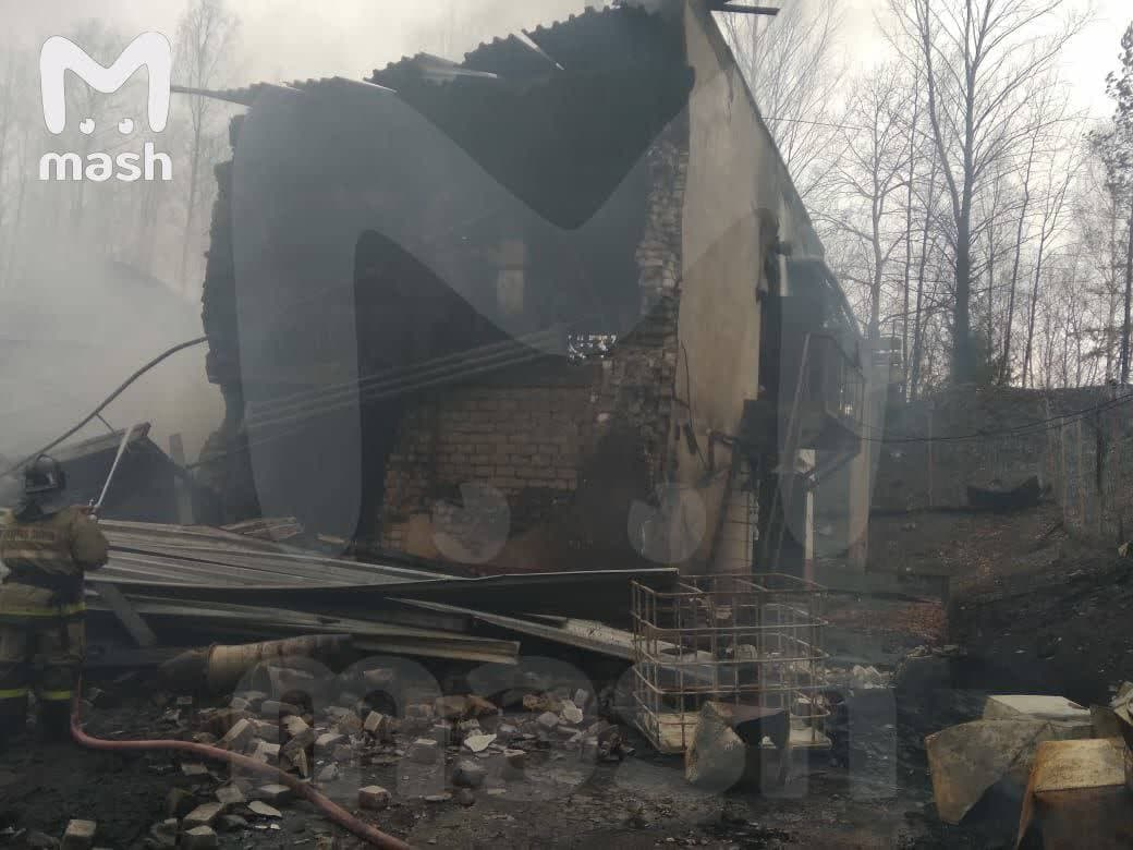 Под Рязанью взорвался цех завода «Эластик»: видео с места пожара