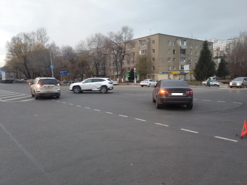 «Веста» врезалась в иномарку: на улице Черновицкой произошло ДТП