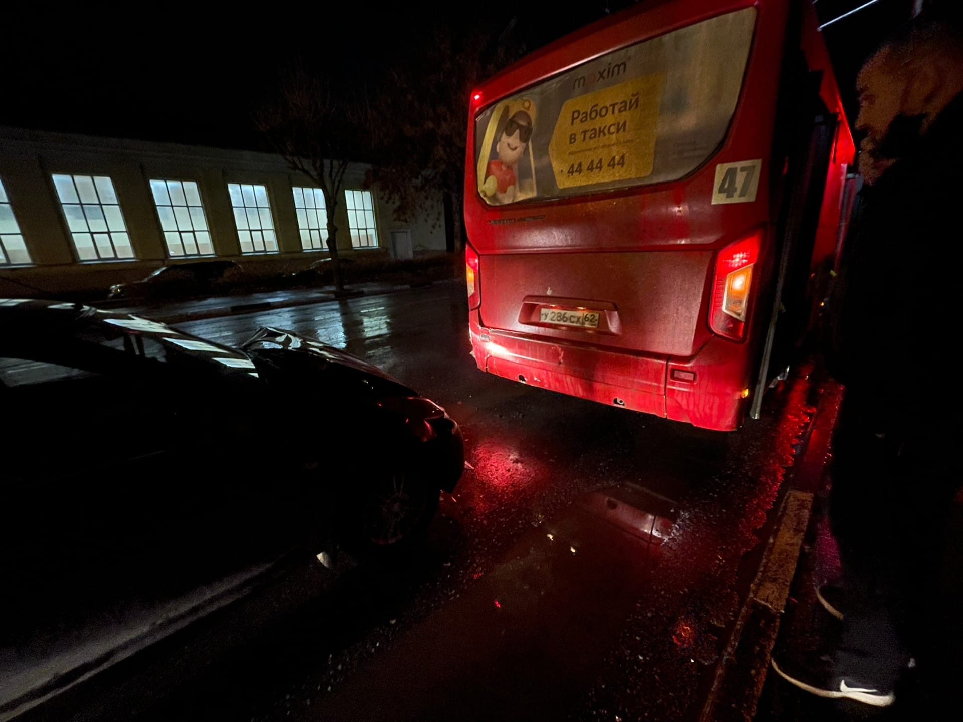 В Рязани Рено Логан врезался в автобус: вероятно, водитель был пьян