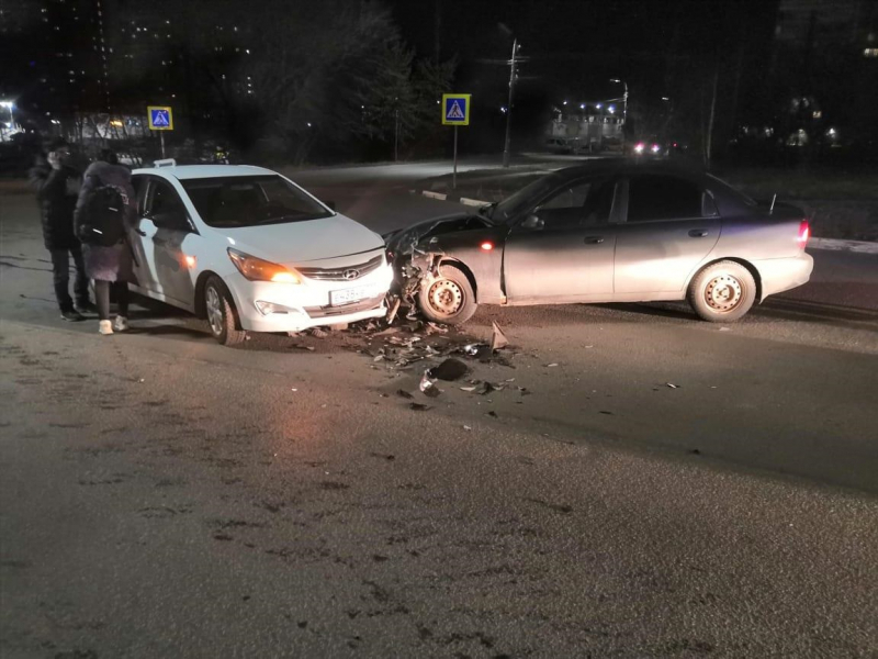 ДТП в Дашково-Песочне: столкнулись 2 легковых автомобиля