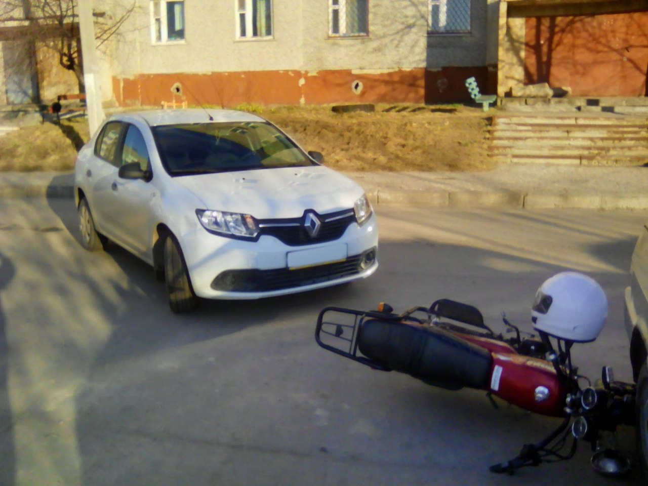 В Рязанской области подросток влетел в автомобиль на мопеде