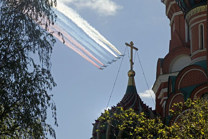 Холодный май 2017-го: Воздушная часть военного парада Победы в Москве отменена из-за погоды