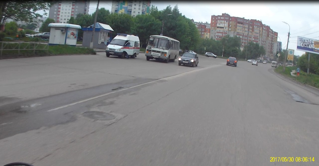 Добегался. Автобус сбил пешехода на ул.Новоселов: появилось видео с места происшествия